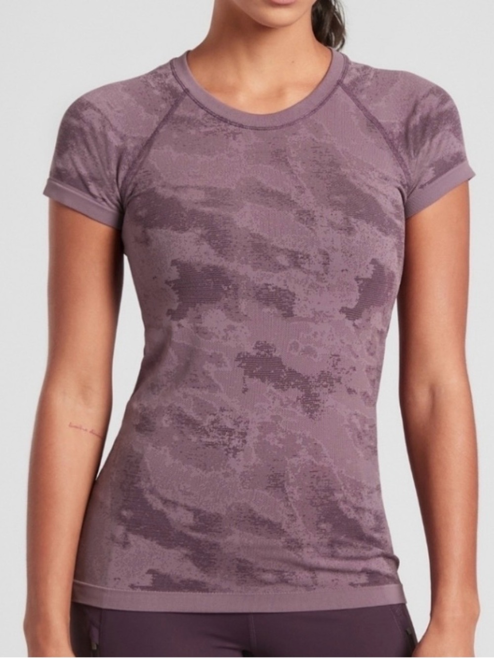 Athleta Momentum Camo  Seamless Short Sleeve Tee
